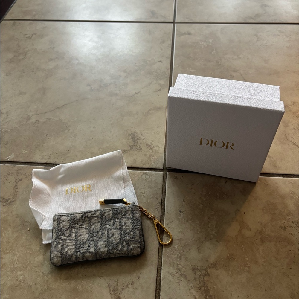 Dior DiorTravel Myrte Zipped Key Case
Gray Dior Oblique Jacquard